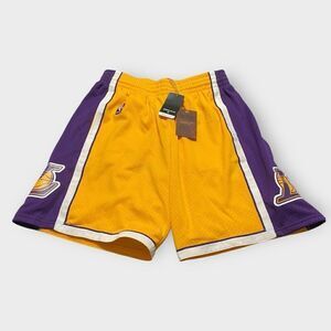Mitchell & Ness Los Angeles Lakers ‘09  Swingman Yellow Shorts Mens size L NWT